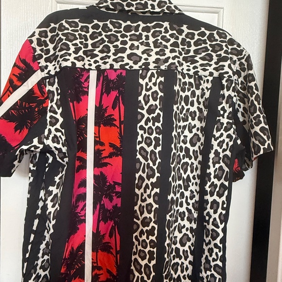 Fashion Nova Men Black/Pink Graphic  Shirt SZ XL - Picture 8 of 9